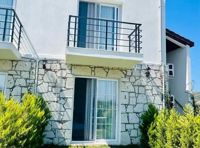 Merlin Karaburun (Izmir)